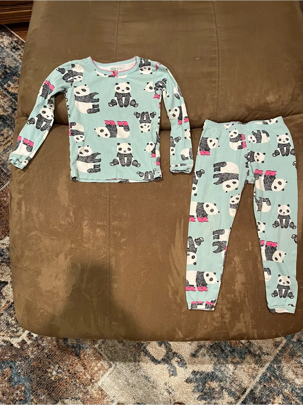Girls lot of 3T clothing. Shirts, pjs, leggings/pants.